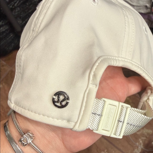 Lululemon White/ Cream Baseball Cap - Picture 6 of 7